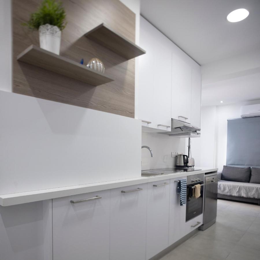 Lovely 2 Bed Apartment In Larnaca City Centre Bagian luar foto