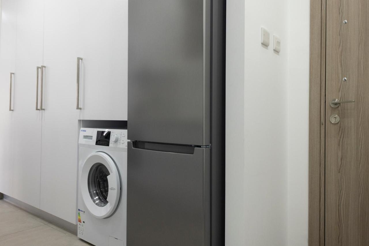 Lovely 2 Bed Apartment In Larnaca City Centre Bagian luar foto
