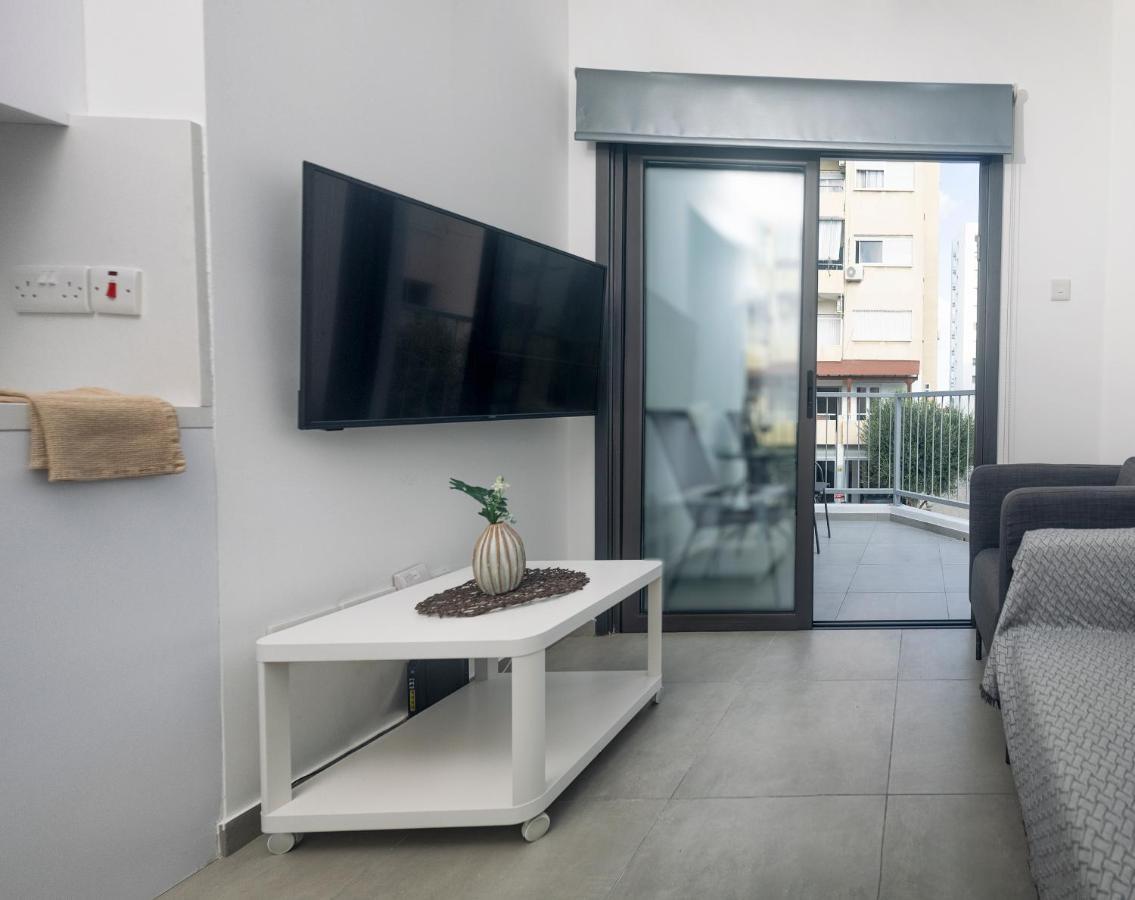 Lovely 2 Bed Apartment In Larnaca City Centre Bagian luar foto