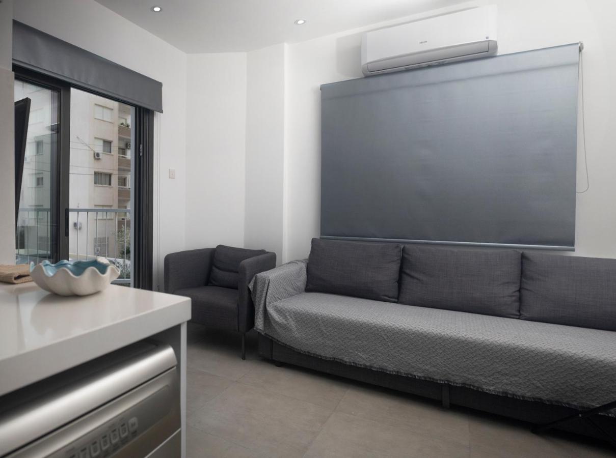 Lovely 2 Bed Apartment In Larnaca City Centre Bagian luar foto
