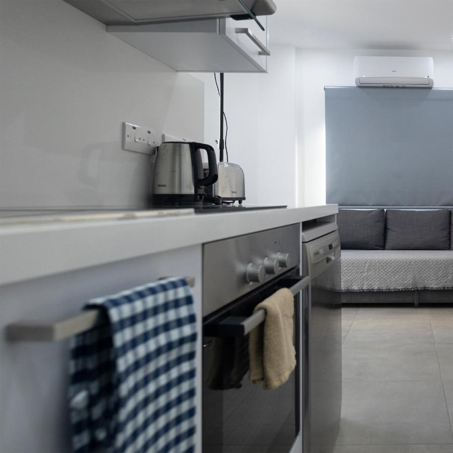 Lovely 2 Bed Apartment In Larnaca City Centre Bagian luar foto