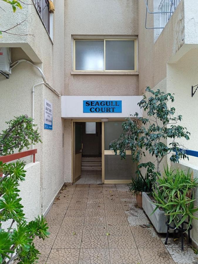 Lovely 2 Bed Apartment In Larnaca City Centre Bagian luar foto
